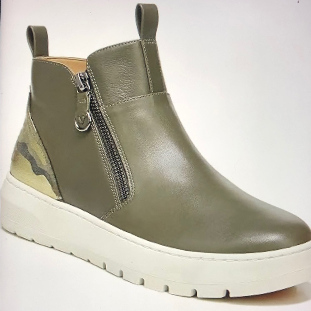 VIONIC Brinkley Leather Ankle Boot Olive w. Camo Heel Panel Size 11